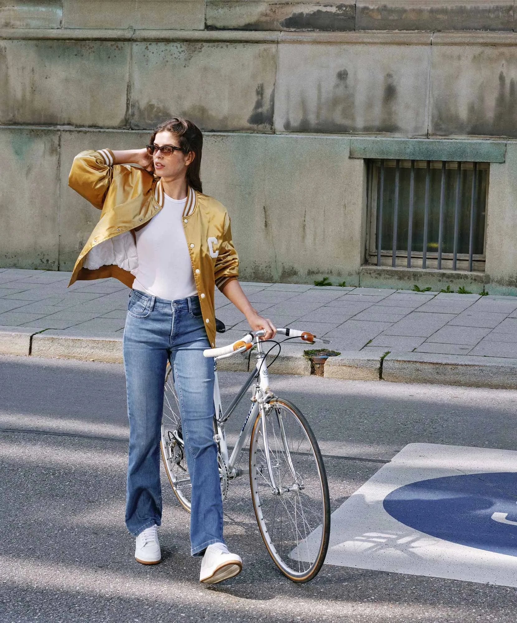 MAC Jeans Laura in Baby blauer Waschung mit Flared Fit