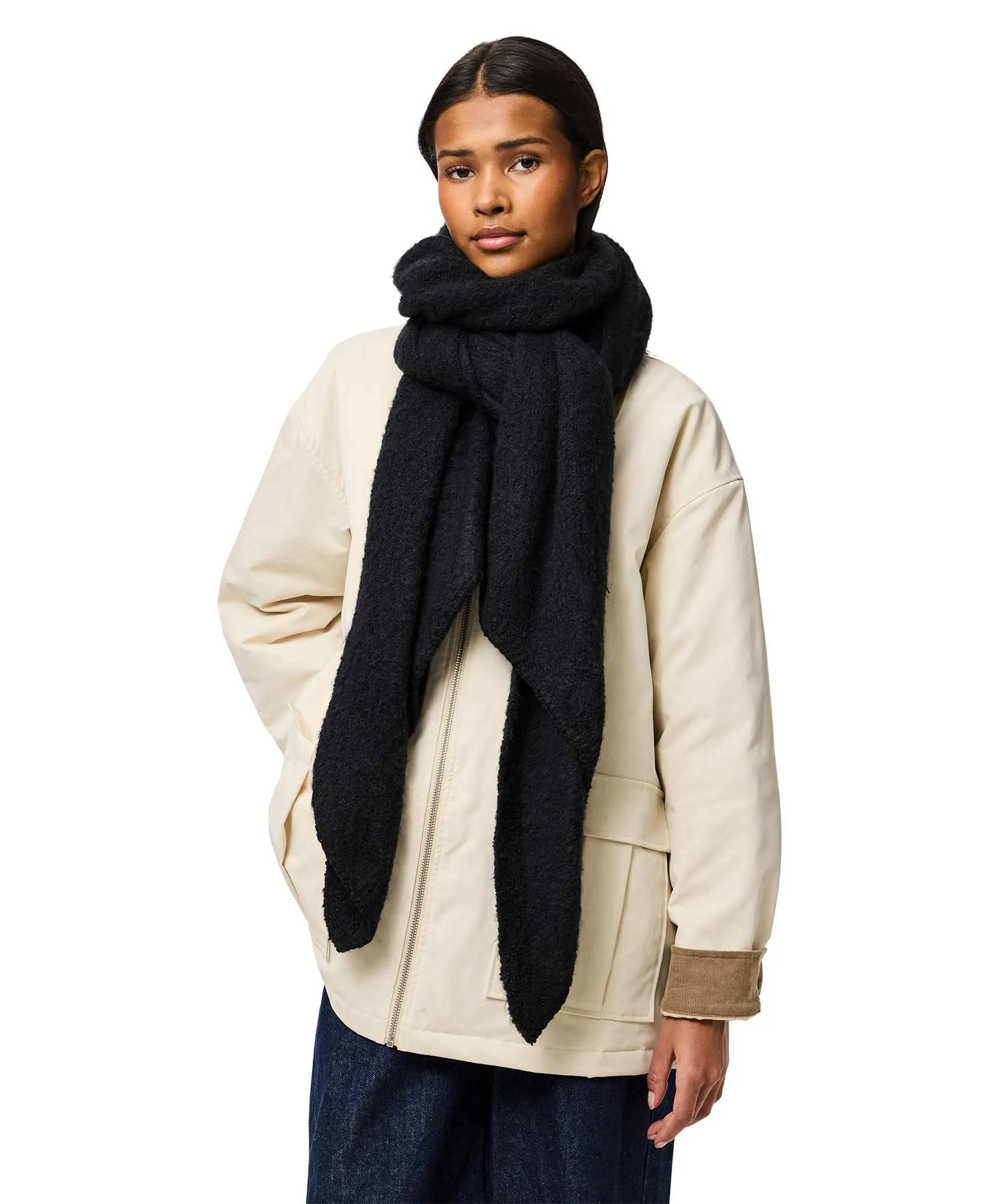 Pieces Gestrickter Schal Pyron in Schwarz