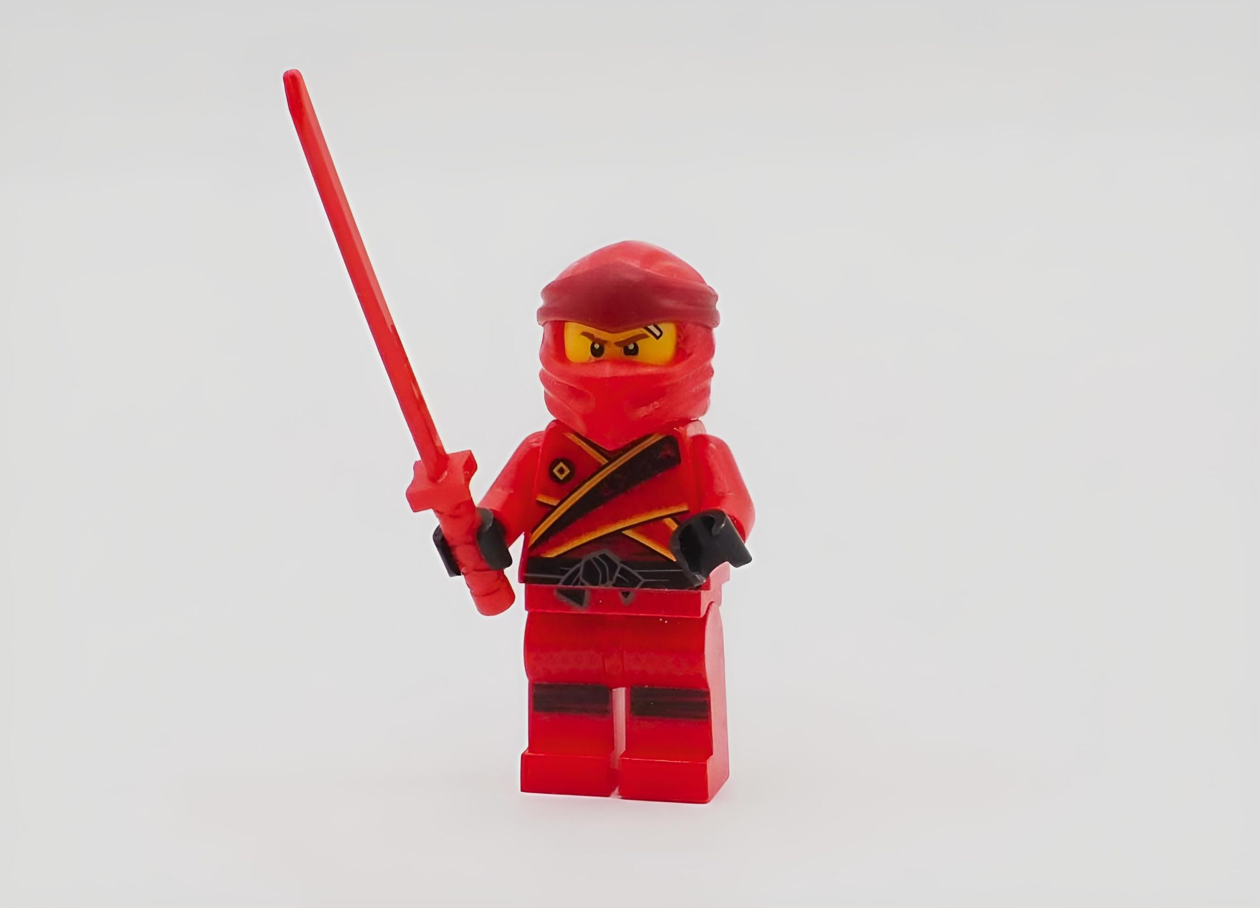 LEGO Ninjago: Kai - Legacy (in Garmadons Motorrad-Gang Robe) mit Schwertern
