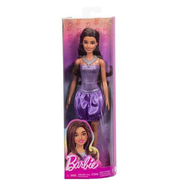 Barbie Fashionistas-Puppe Nr. 234 in einem violetten Paillettenkleid mit Silberschmuck, braune Haare