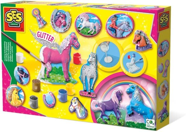 Pferde gießen und anmalen