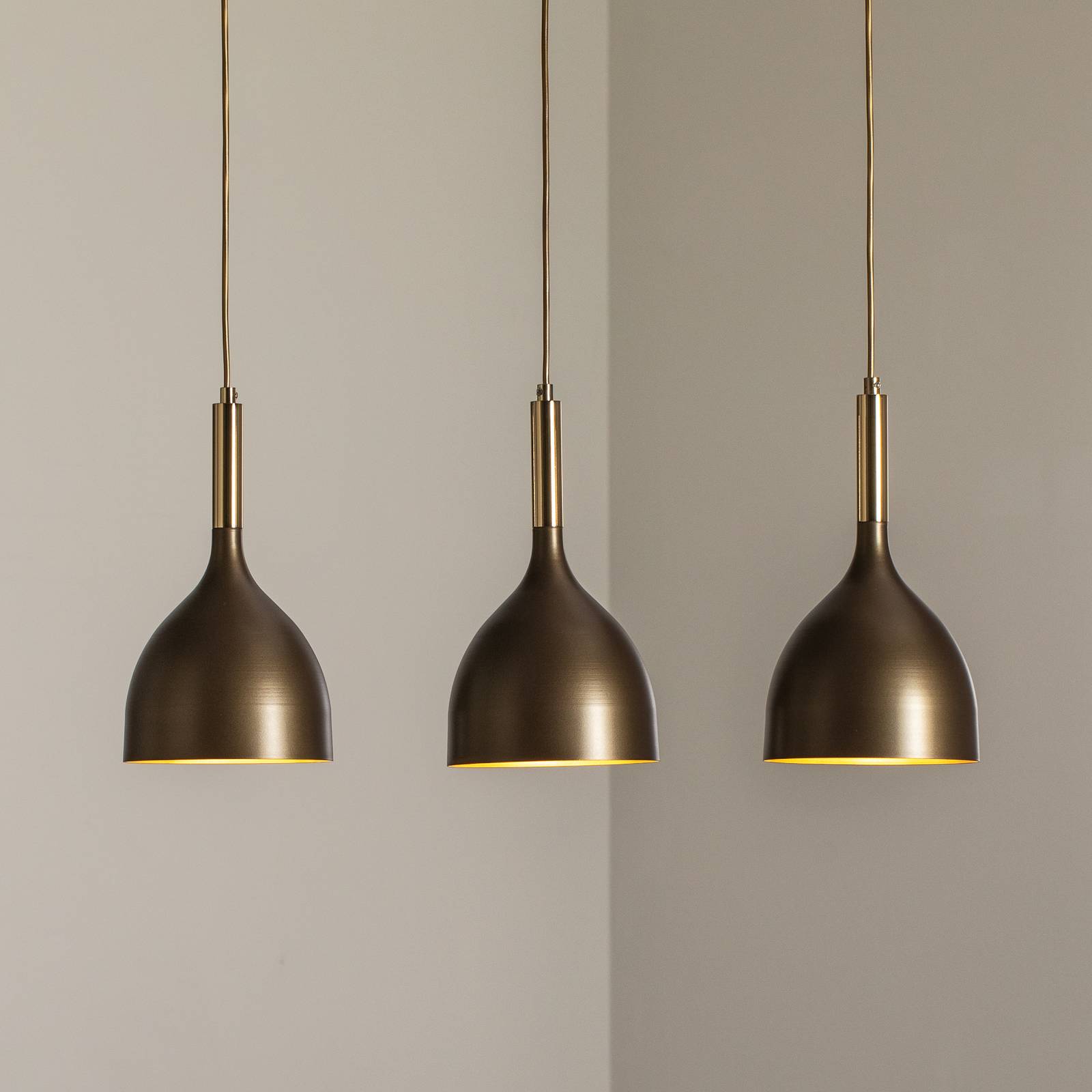 Hängelampe Noak 3-flammig, lang, titan-gold/gold, Stahl