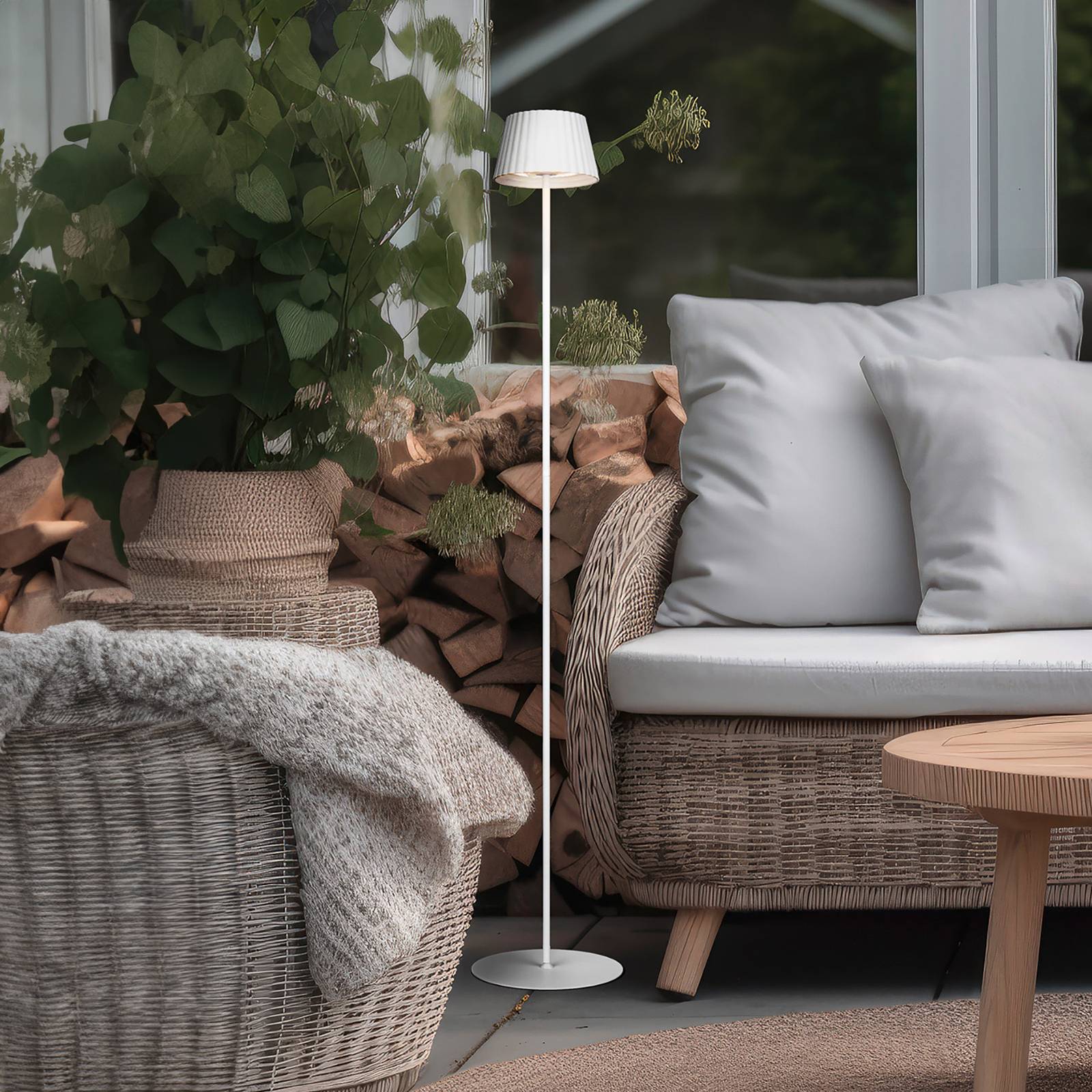 LED-Akku-Stehlampe Suarez, weiß, Höhe 123 cm, Metall