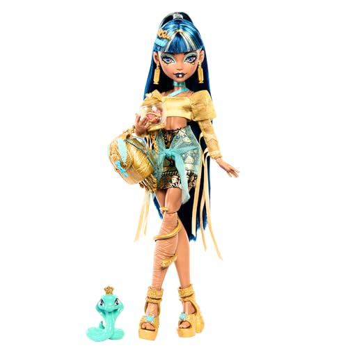 Monster High Cleo De Nile Puppe in goldener Bluse und mehrlagigem Rock, enthält Haustier-Kobra Hissette und Accessoires wie Rucksack, Snack und Papierrolle, HXH74