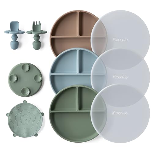 Moonkie 3pc Silikon Kinderteller mit Deckel, Baby teller mit Saugnapf,BPA-freie Rutschfest Geteilte Geschirr Set mit Gabeln und Löffel,Mikrowellen und Spülmaschinenfest(Warm Taupe/Hellblau/Grau Grün)