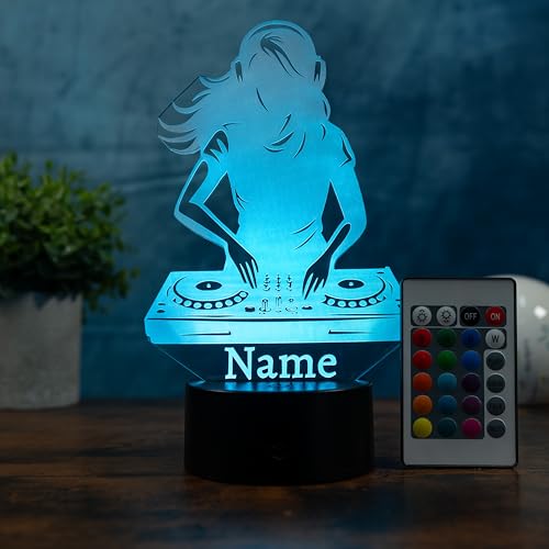 Optechvisual Personalisierte DJ Lampe – LED Nachtlicht mit Name & Gravur – Geschenkidee für DJane, Musikliebhaber & Clubfans – Dimmbares Licht mit Farbwechsel & Fernbedienung – Musik Deko für Zuhause