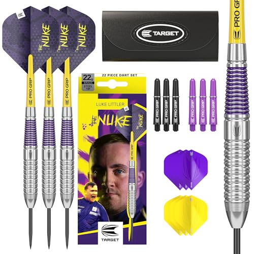 Target Darts Luke Littler Messing Stahlspitzen Dart Set – 22G Stahlspitzen Dart, The Nuke Player Edition Dart Set, Dart Flüge, Schäfte und Dart-Etui enthalten | Professionelles Dart Zubehör