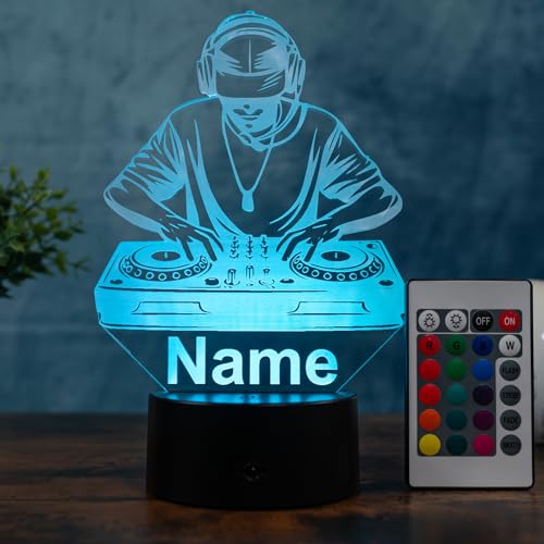 Optechvisual Personalisierte DJ Lampe – LED Nachtlicht mit Name & Gravur – Geschenkidee für DJs, Musikliebhaber & Clubfans – Musik Deko Lampe, stimmungsvolles Licht & originelles DJ Geschenk