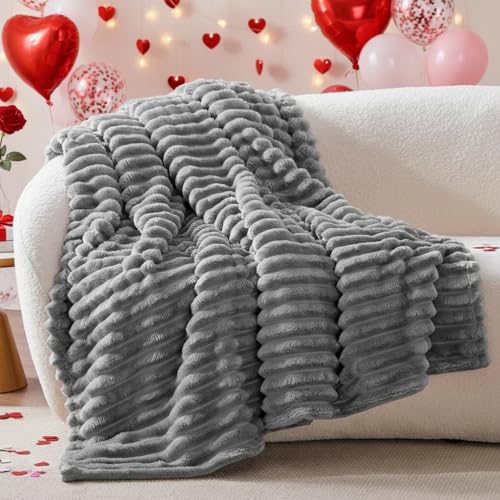 BEDELITE Kuscheldecke Flauschig Decke Klein - weiche Flanell Decken Grau 125x150 für Sofa, Deko Streifen Cord Fleecedecke als Sofaüberwurf für Wohnzimmer, Throw Blanket Wide Use