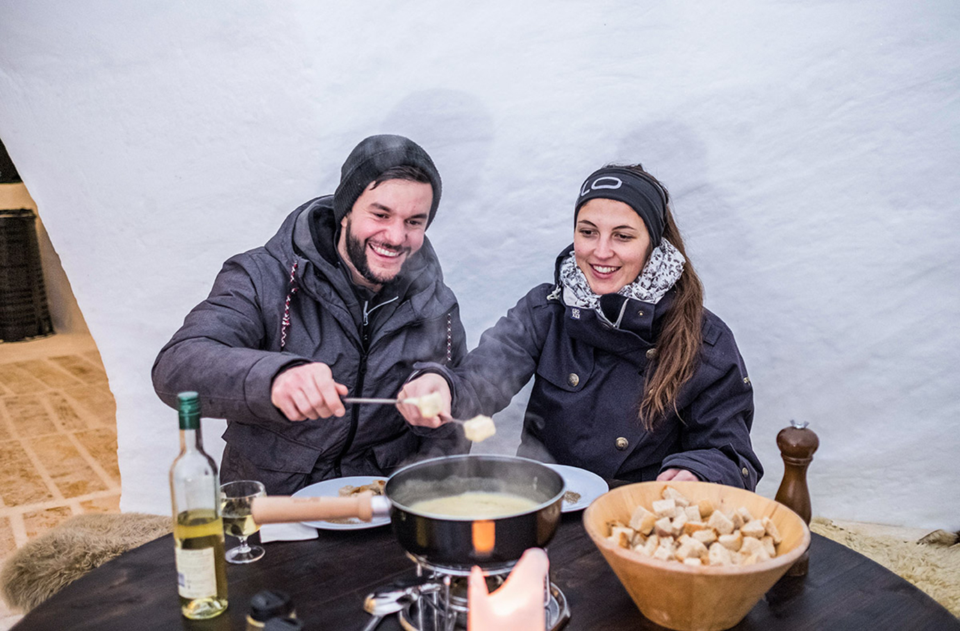 Fondue essen im Iglu Kühtai