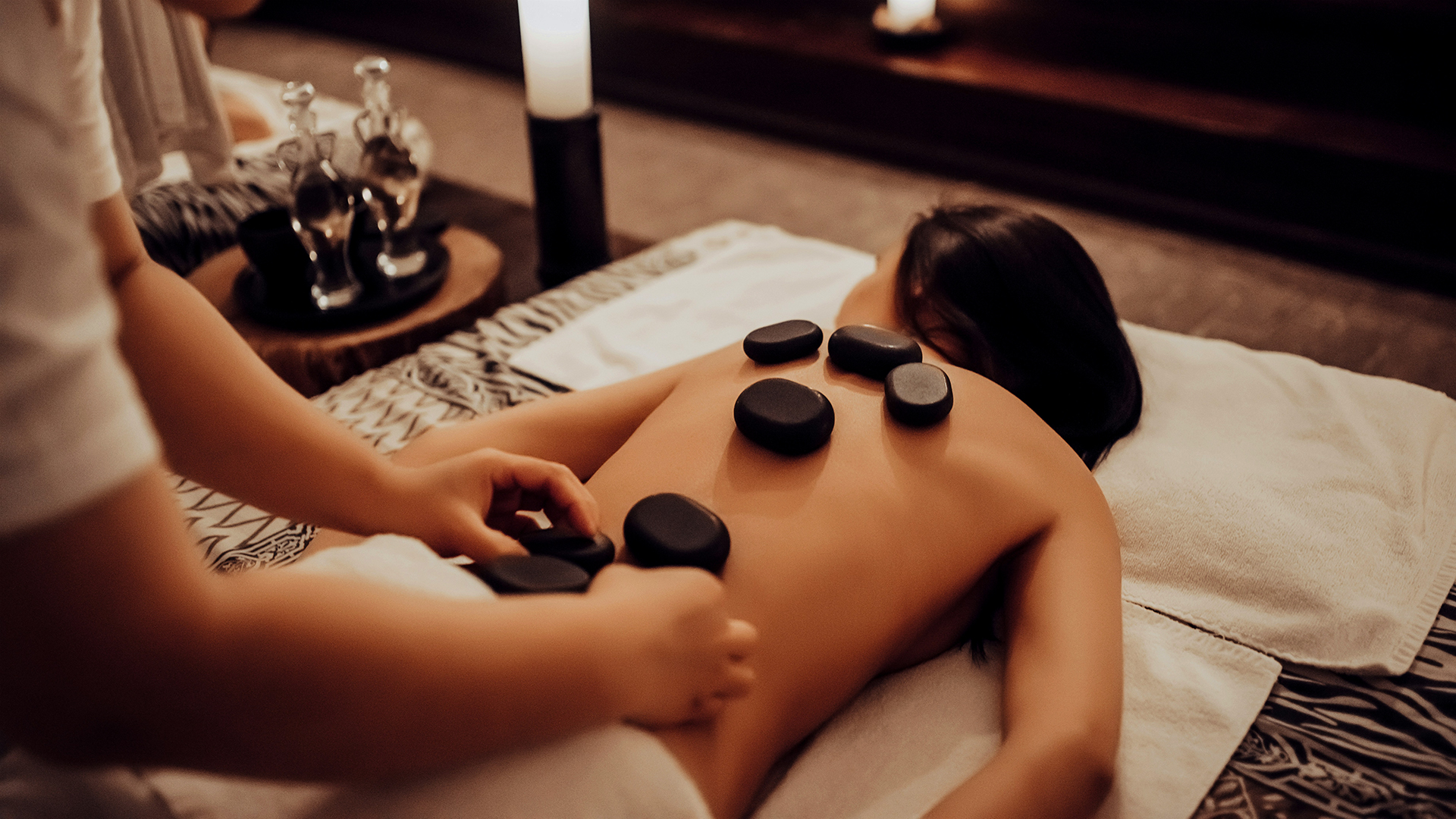 Hot Stone Massage Deluxe