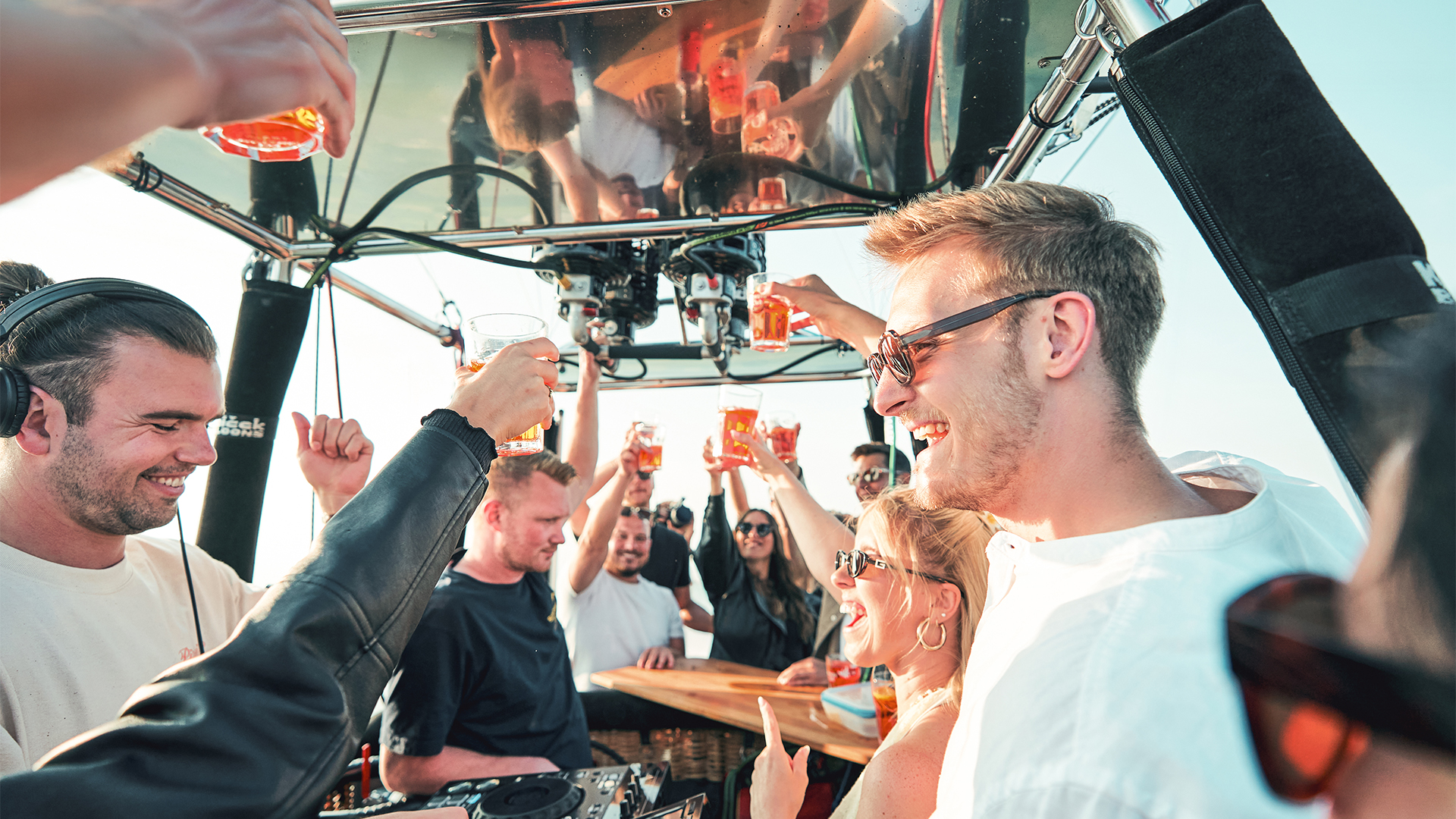 DJ im Ballon - Party auf 1000 Metern (14 Personen)