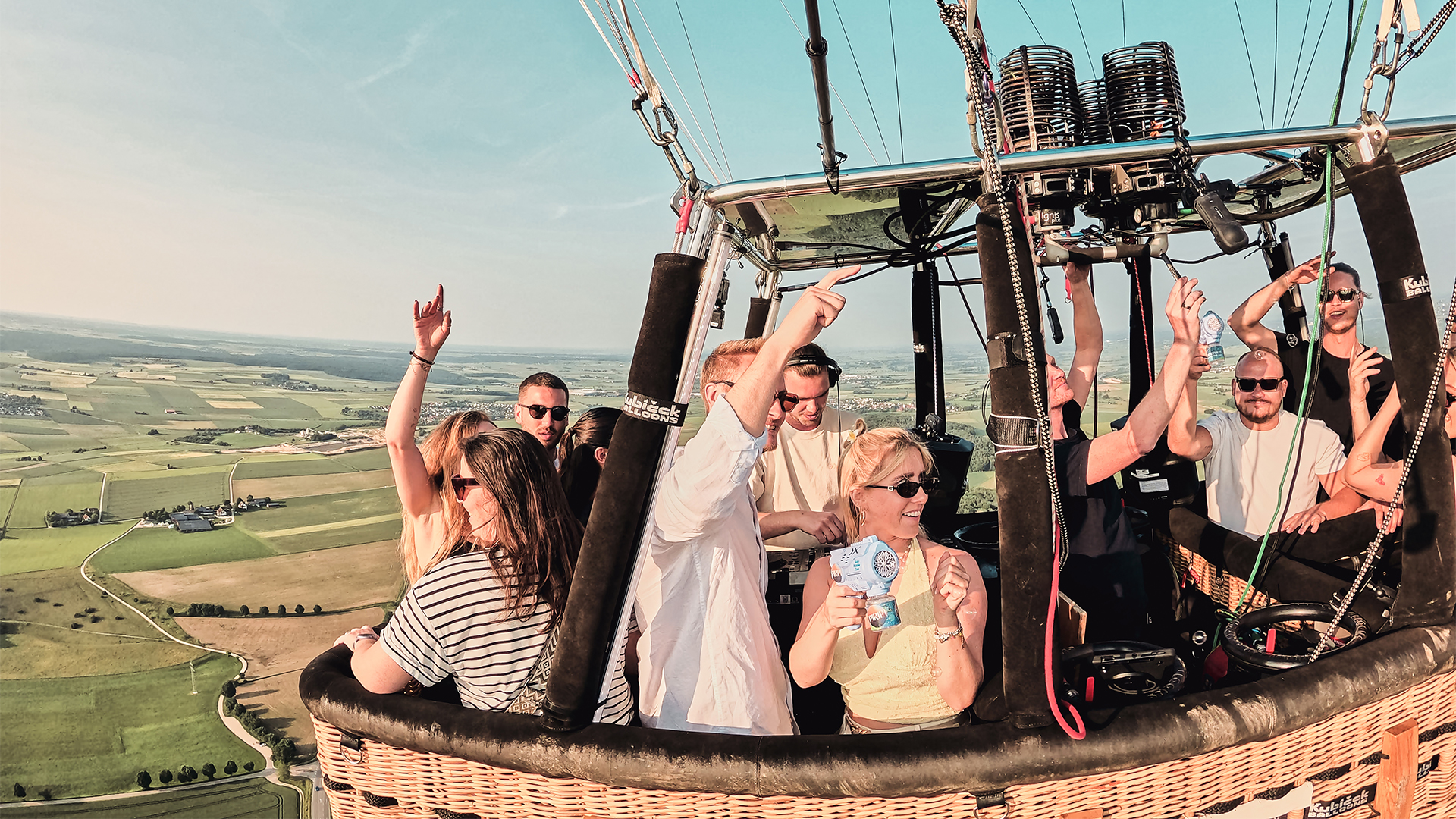 DJ im Ballon - Party auf 1000 Metern (9 Personen)