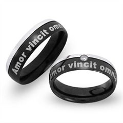 Geschwärzte Edelstahl Eheringe mit Lasergravur