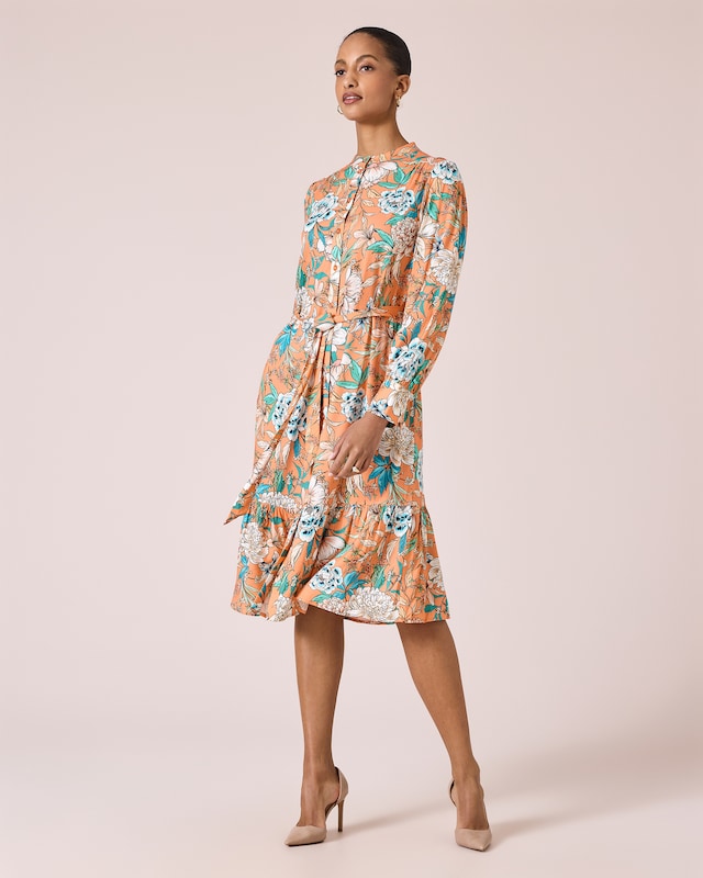 Kleid mit Bindegürtel