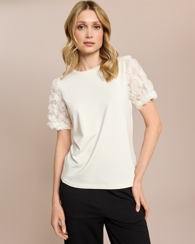 Shirt mit Rosendetails am Ärmel
