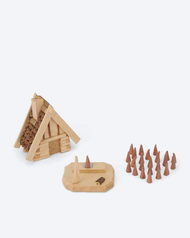 Räucherhaus 'Finnhütte' mit Räucherkerzen