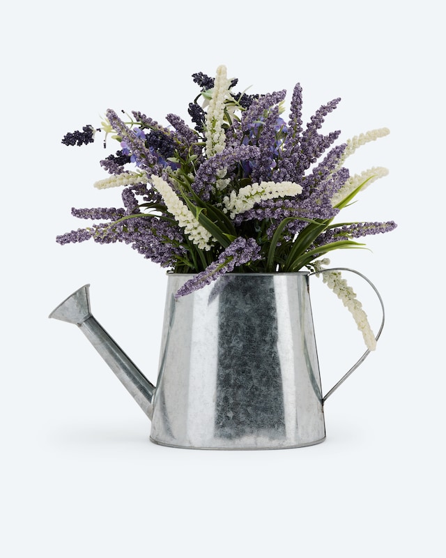 Deko-Gießkanne mit LEDs & Blumengesteck