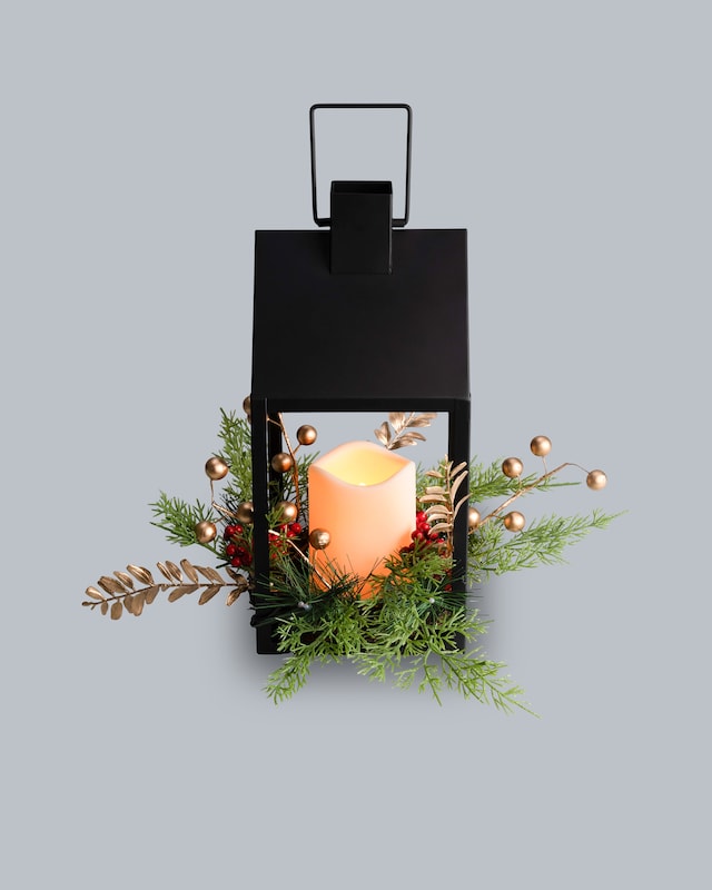 Laterne in Haus-Design mit LED-Kerze
