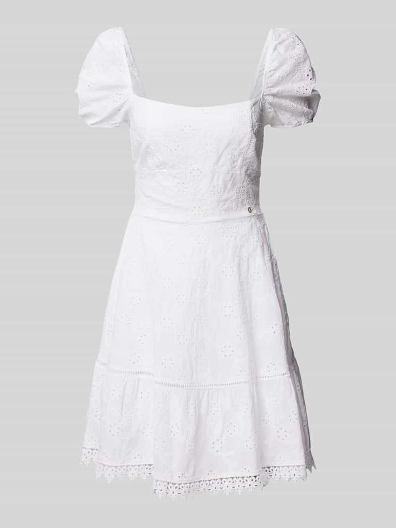 Brautkleid mit Lochmuster