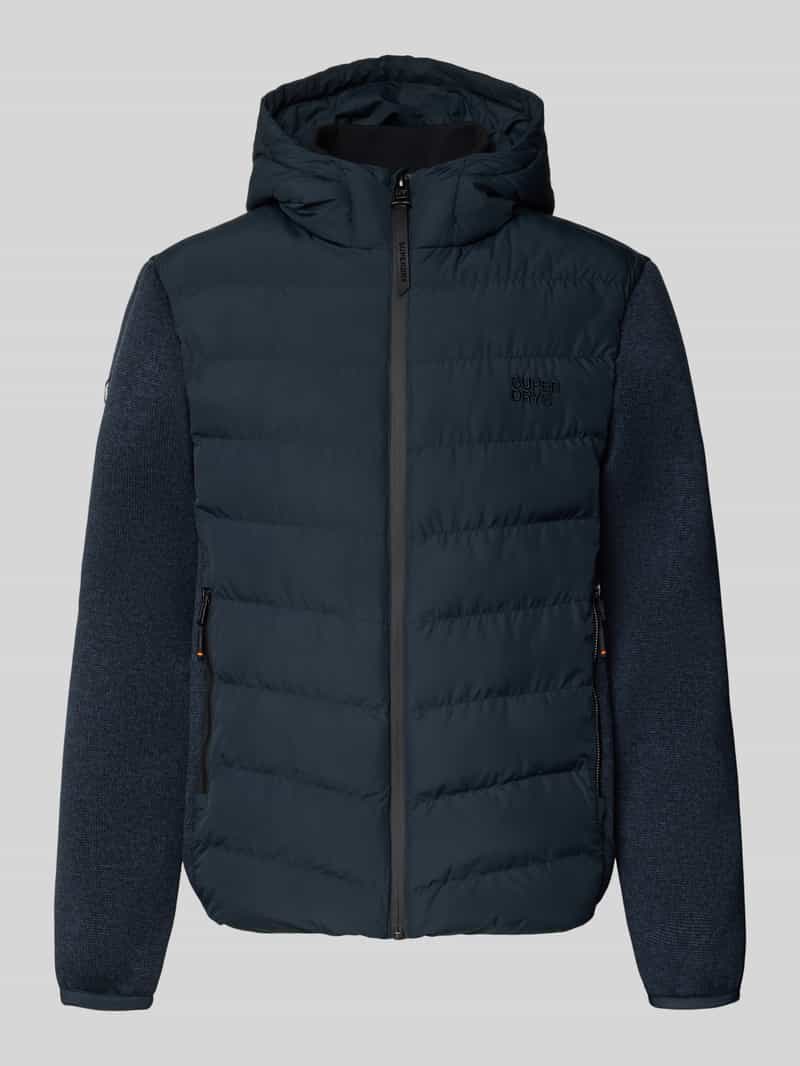Superdry Steppjacke mit Kapuze und Reißverschlusstaschen in Dunkelblau, Größe L