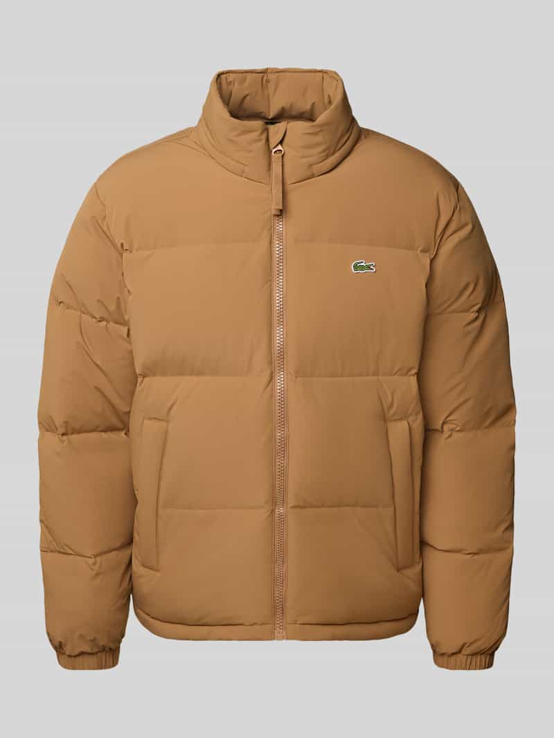 Lacoste Regular Fit Daunenjacke mit Stehkragen und integrierter Kapuze in Camel, Größe L