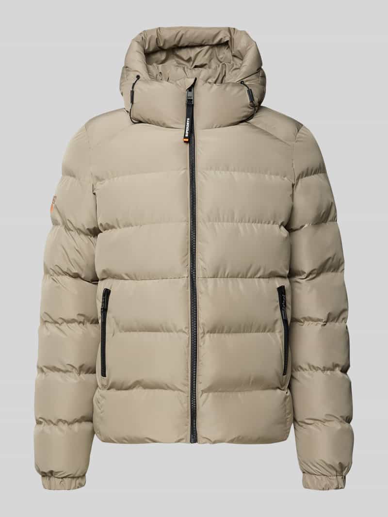 Superdry Steppjacke mit Kapuze und seitlichen Reißverschlusstaschen in Beige, Größe L