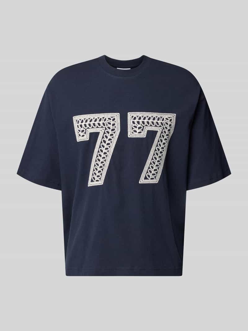 REVIEW T-Shirt mit Ketten-Stickerei und Rundhalsausschnitt in Marine, Größe L