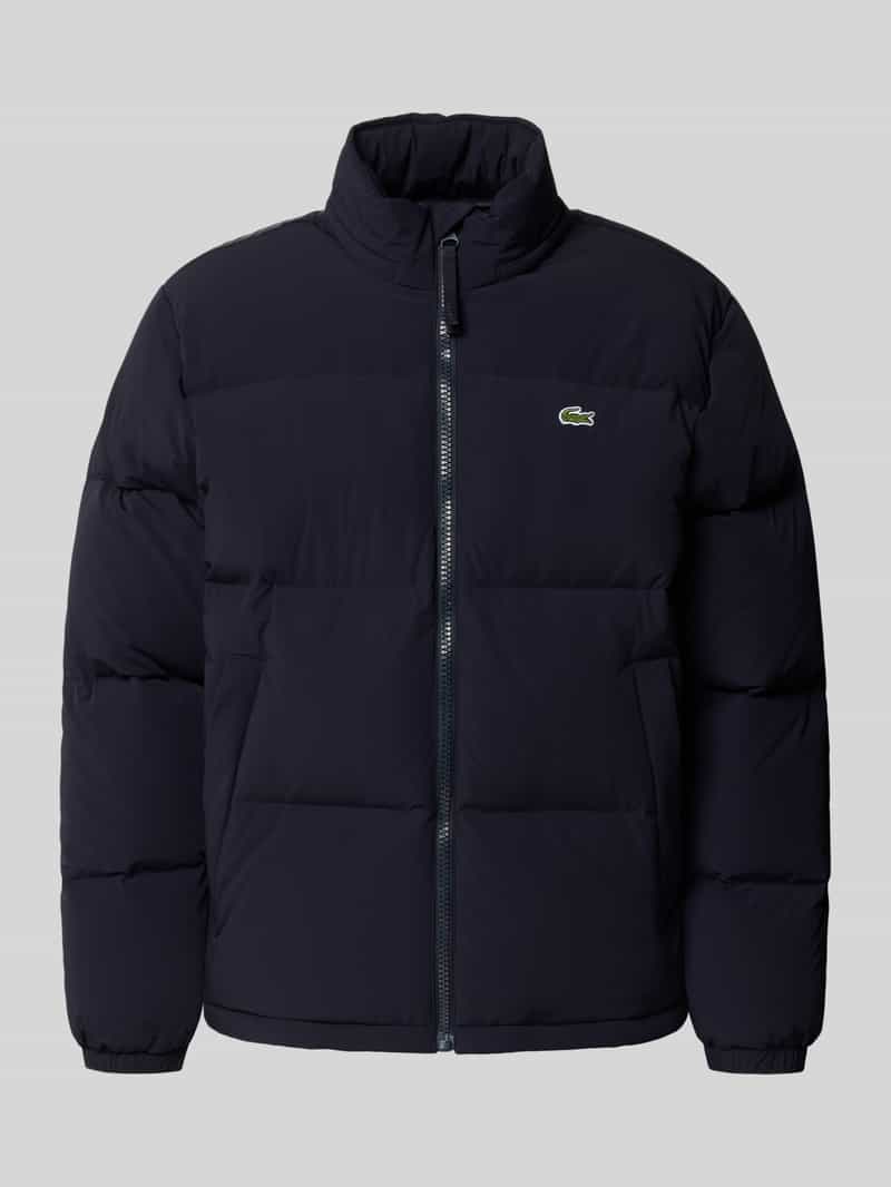 Lacoste Regular Fit Daunenjacke mit Stehkragen und integrierter Kapuze in Dunkelblau, Größe L