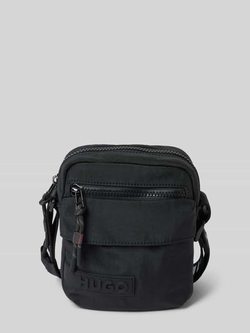 Umhängetasche mit Label-Badge Modell 'Colyns'