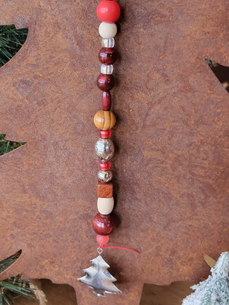 Weihnachtshänger Holz-Rot, mit silbernem Baum
