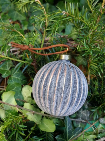 Christbaumkugel Babiole, Streifen eng, Rostoptik geeist