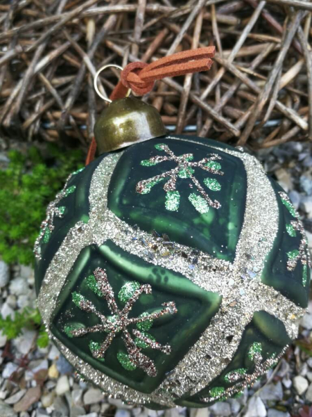 Christbaumkugel Maila, dunkelgrün, Stern Goldglitter