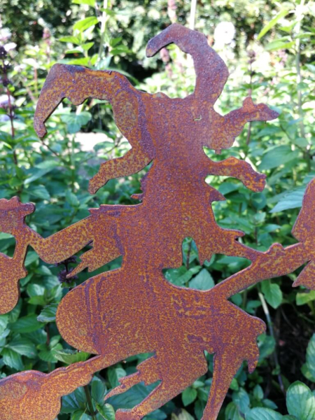 Edelrost Gartenstecker Hexe Waltraud, klein