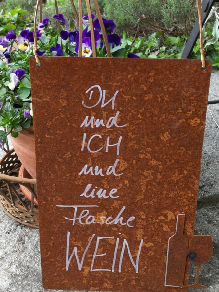 Edelrost Schild mit Weinflasche Flasche Wein