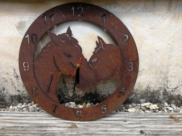 Edelrost Wanduhr 'Pferde'