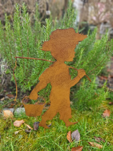 Edelrostoptik Kind Ben mit Angel und Eimer, lackiert