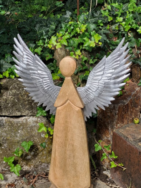 Holz Engel Artisanal, mit Metallflügel