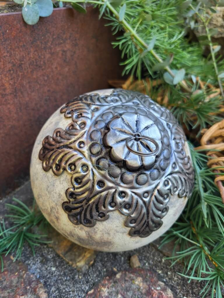 Weihnachtskugel creme-braun, groß