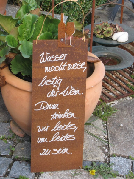 Edelrost Schild mit Weinflasche und Glas 'Wasser und Wein'