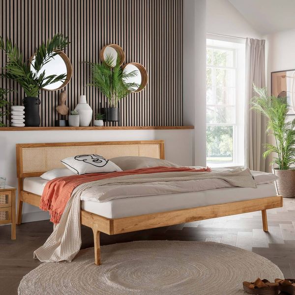 HOMELIV. Bett Faye Komfort Eiche Massivholz mit Wiener Geflecht