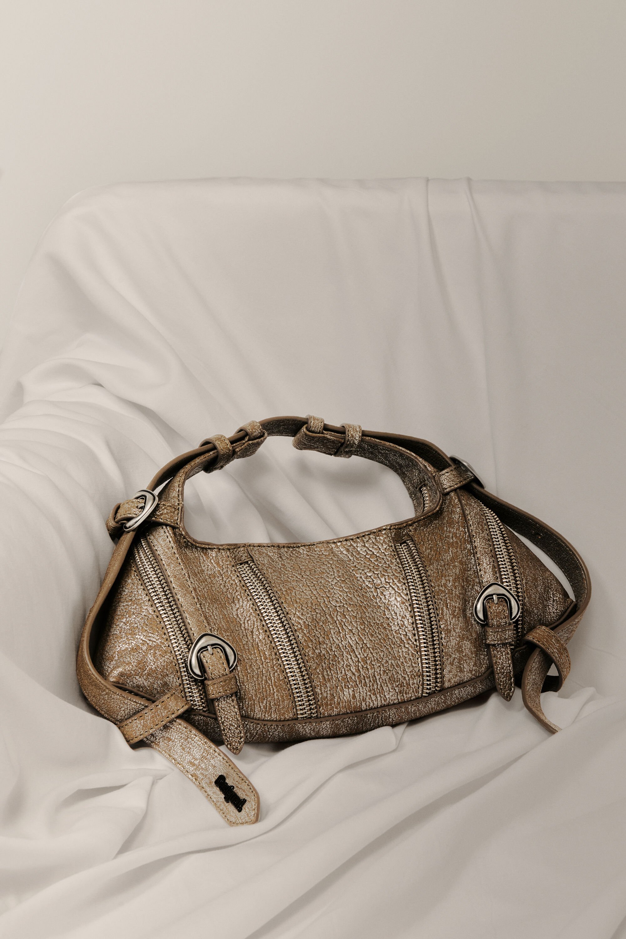 Desigual, Mittelgroße Tasche aus metallisiertem Leder Studio, Damen, Leder, Gelb, U