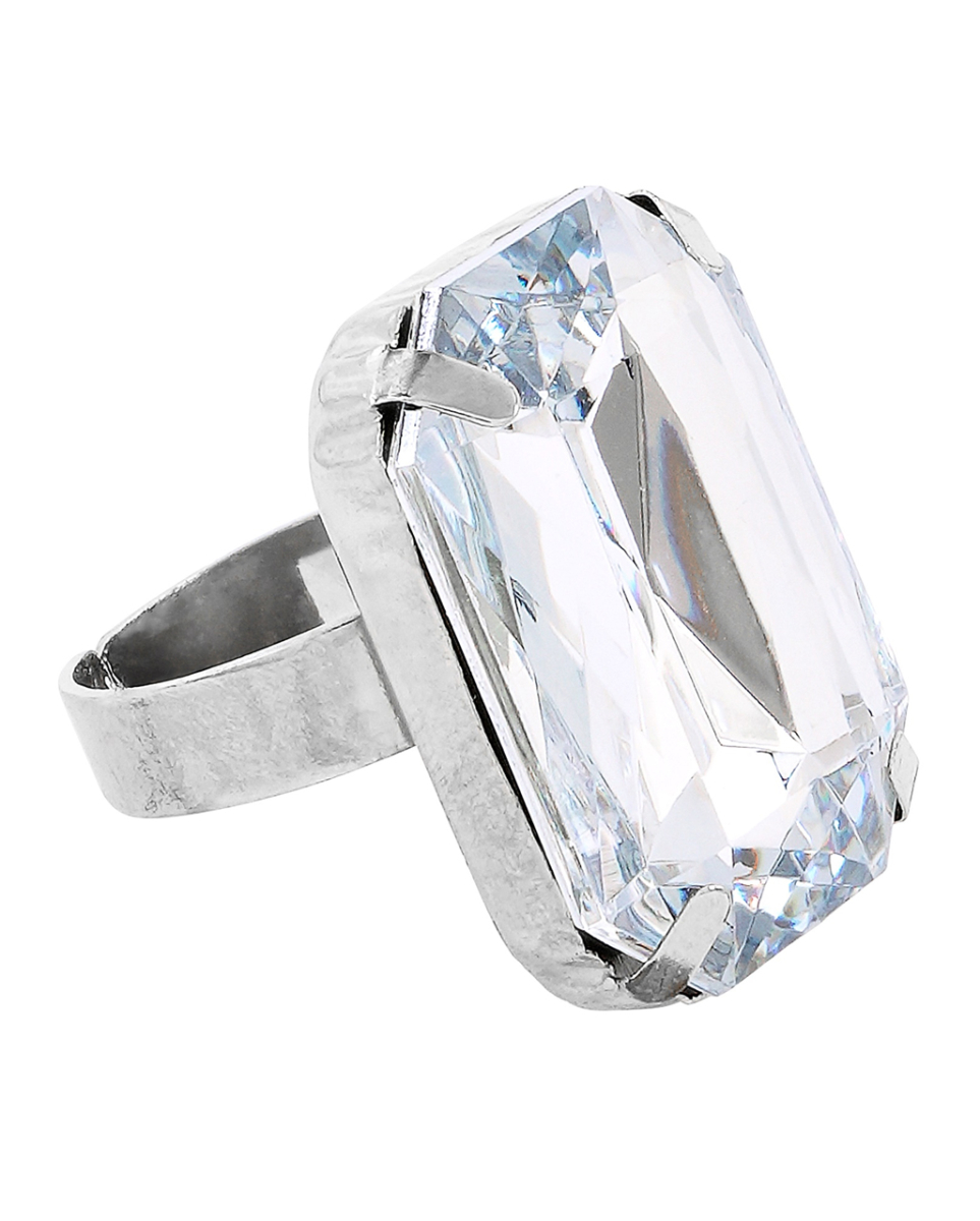 Ring mit weißem Schmuckstein