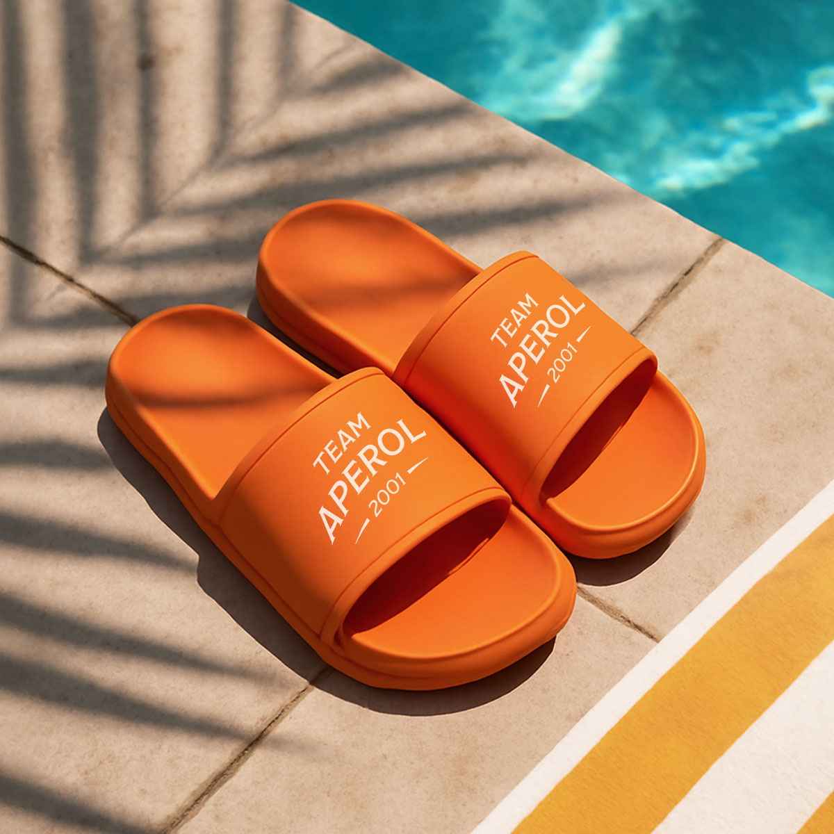 Personalisierbare Aperol Badelatschen mit Jahreszahl, Geschenke für Frauen, Geschenke für Freundin, Geschenk für Schwester, Witzige Geschenke, Romantische Geschenke, Hochzeitsgeschenk, Kleine Geschenke, Geschenk, Geschenkidee