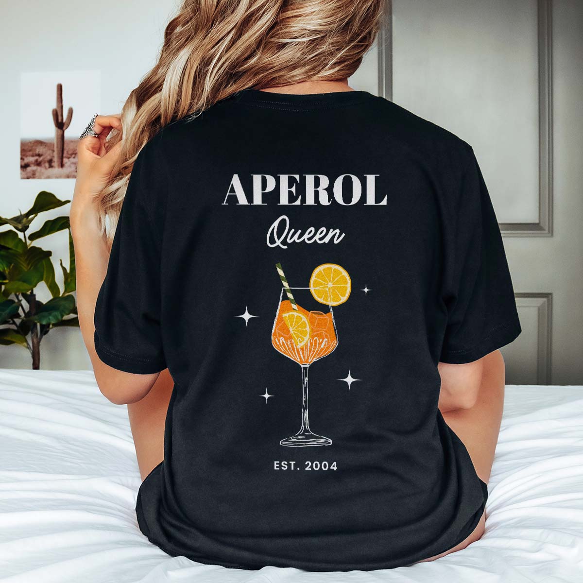 Personalisierbares T-Shirt mit Aperol Illustration und Text, Weihnachtsgeschenk, Geburtstagsgeschenk, Geschenke für Frauen, Geschenke für Freundin, Geschenk für Schwester, Geschenk für Mama, Witzige Geschenke, Romantische Geschenke, Hochzeitsgeschenk, Kle