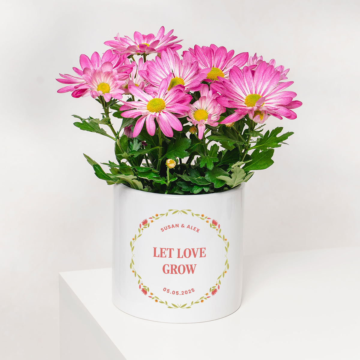 Personalisierbarer Blumentopf mit Text und Kranz, Valentinstag Geschenk, Geschenke für Frauen, Geschenke für Freundin, Geschenk für Schwester, Geschenk für Mama, Romantische Geschenke, Hochzeitsgeschenk, Kleine Geschenke, Geschenk, Geschenkidee