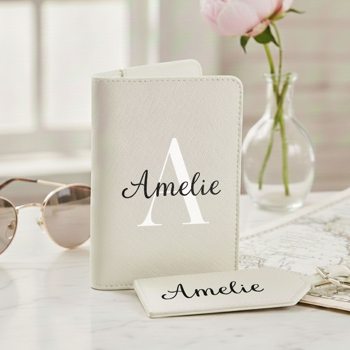 Personalisierbare Reisepasshülle und Koffertag mit Monogramm, Geschenke für Frauen, Geschenke für Freundin, Geschenk für Schwester, Geschenk für Mama, Romantische Geschenke, Hochzeitsgeschenk, Kleine Geschenke, Geschenk, Geschenkidee