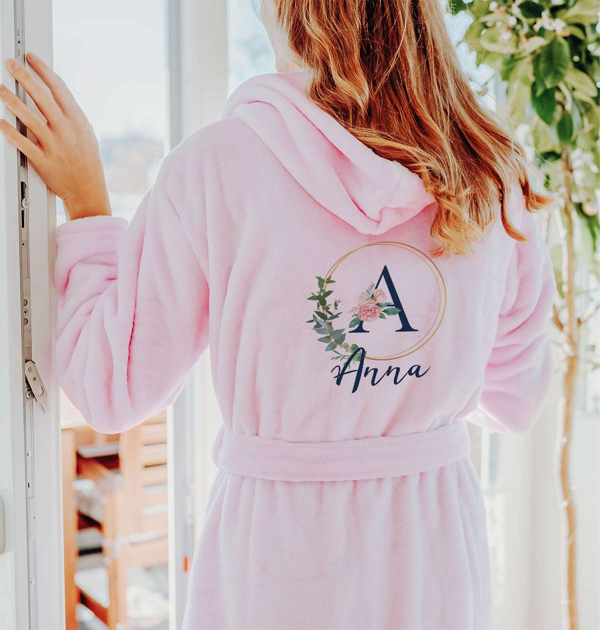 Personalisierbarer Bademantel mit Monogramm im Blumenmuster, Valentinstag Geschenk, Geburtstagsgeschenk, Geschenke für Frauen, Geschenke für Freundin, Geschenk für Schwester, Geschenk für Mama, Witzige Geschenke, Geschenk, Geschenkidee