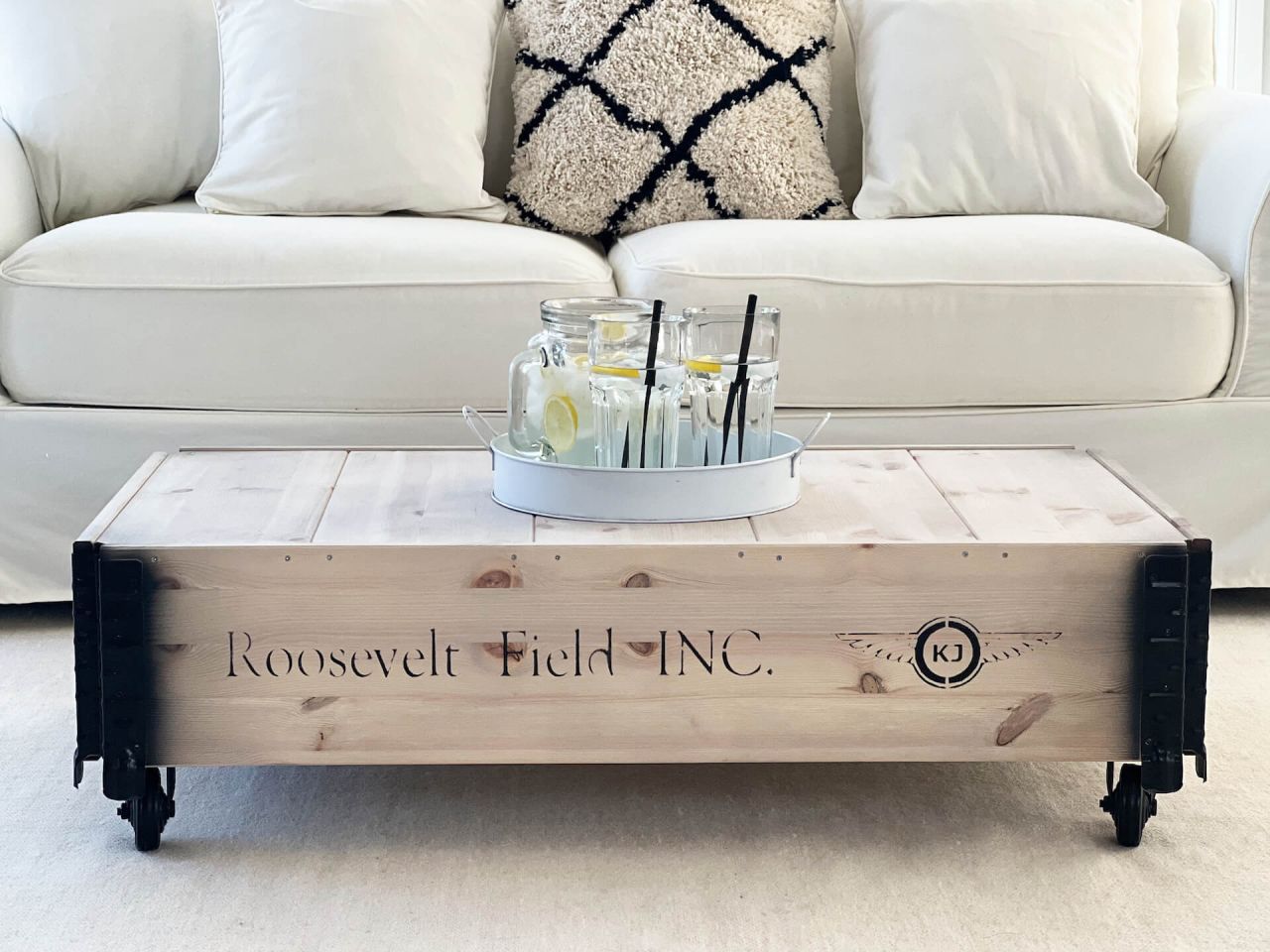 Couchtisch 'Roosevelt Field' grau aus Holz im Vintage-Look