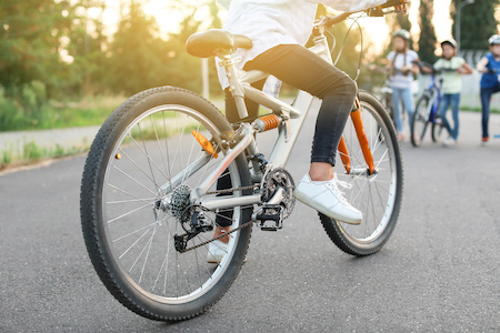 Kinderfahrrad Stahlrahmen mit St/ützr/ädern und Korb 16Zoll Spielrad BMX f/ür Jungen und M/ädchen Rot Schwarz mit Vorderrad und Hinterradbremse